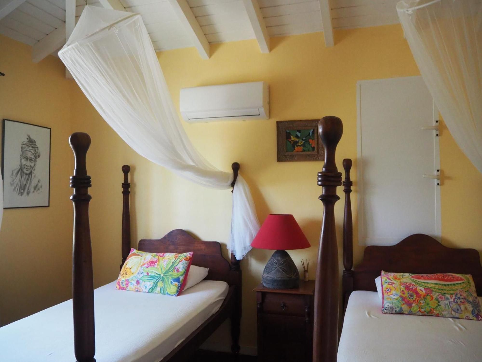 Holidays Guadeloupe Plessis-Nogent Rum bild